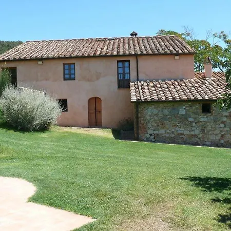 וילה Sleeps 8 With Pool
